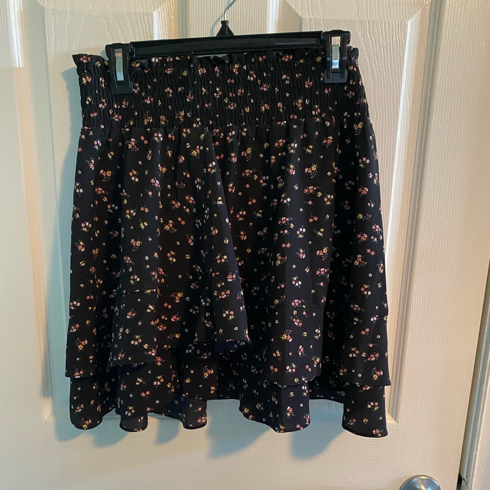 Socialite Black Floral Skirt! Size L